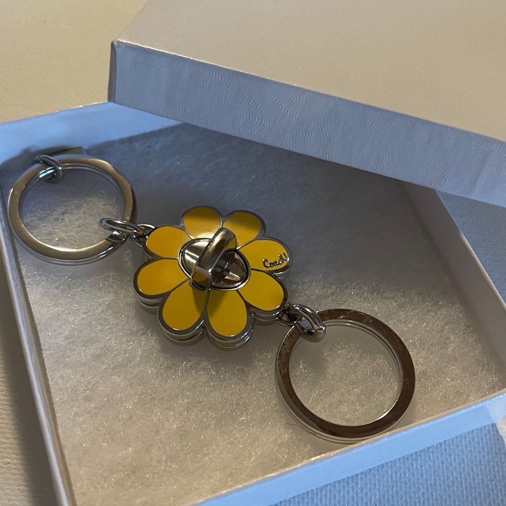 Coach Yellow Flower Valet Keychain - Picture 8 of 8